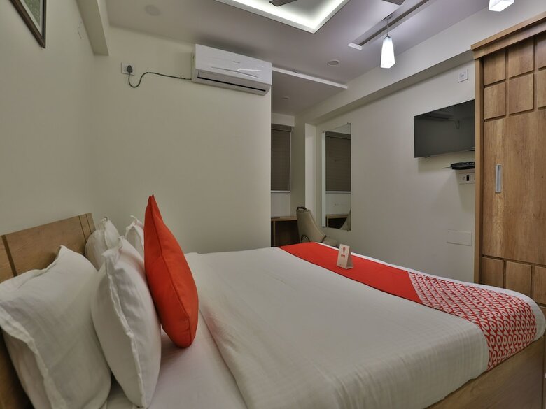Oyo 12462 Hotel Shiv Inn