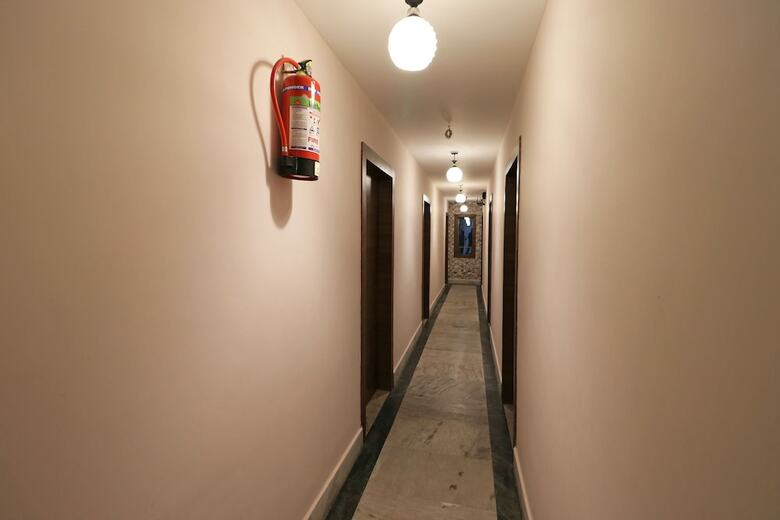 Oyo 11723 Hotel Barney Grand