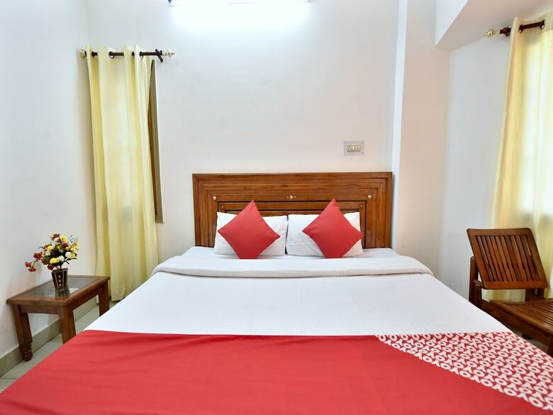 Hotel Oyo 12825 Omkara Homestay