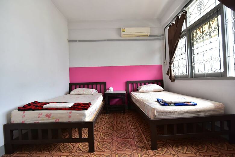 Hostal Friend House - Adults Only