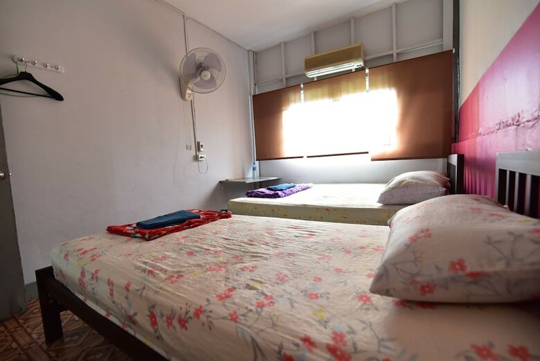 Hostal Friend House - Adults Only