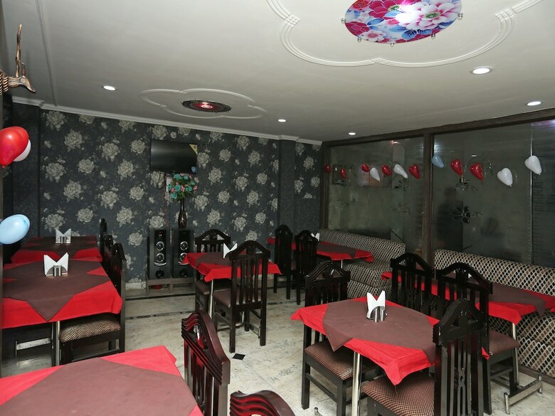 Oyo 11943 Hotel Yugantar Palace