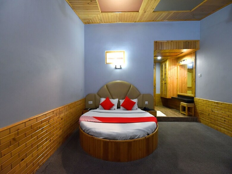 Oyo 13218 Hotel Hollywood