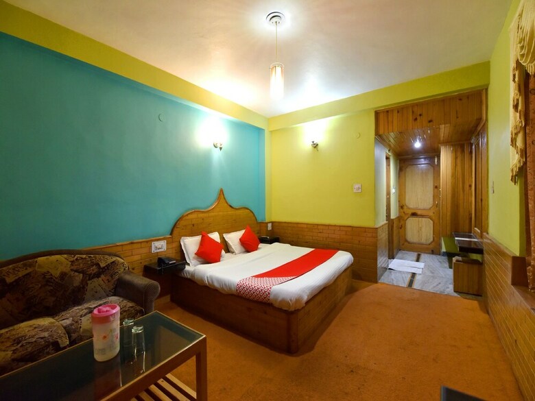 Oyo 13218 Hotel Hollywood