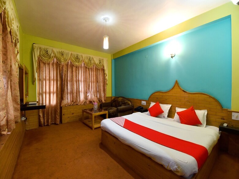 Oyo 13218 Hotel Hollywood