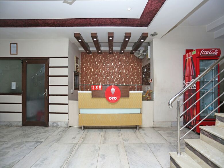 Oyo 10588 Hotel Golden Square