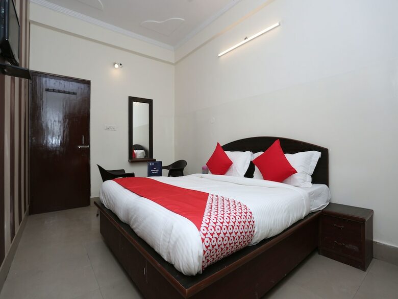 Oyo 11623 Hotel Shiva Palace