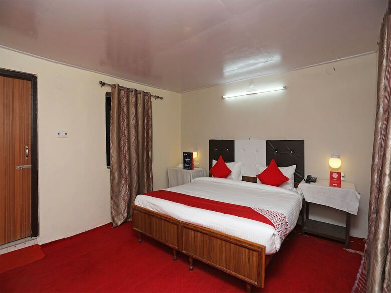 Oyo 12222 Hotel Silverton