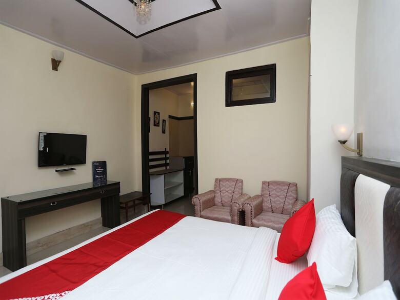 Oyo 12222 Hotel Silverton