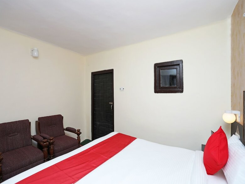 Oyo 12222 Hotel Silverton