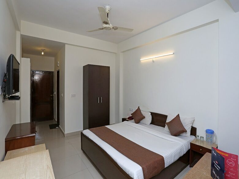 Oyo 13243 Hotel City Castle