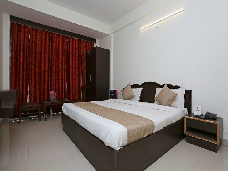 Oyo 13243 Hotel City Castle