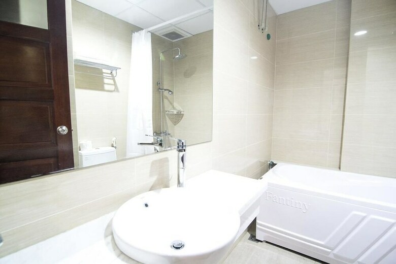 Canary Hotel & Apartment