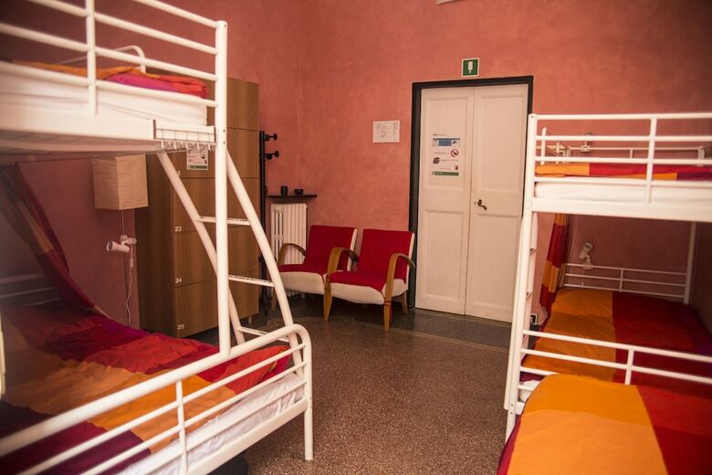 Hostal Manena Hostel Genova