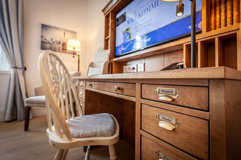 Europa-park Freizeitpark & Erlebnis-resort, Hotel Kr�nas�r