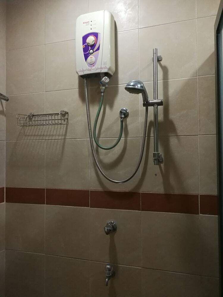 Hotel Kumkhumsriwangchai Amphawa