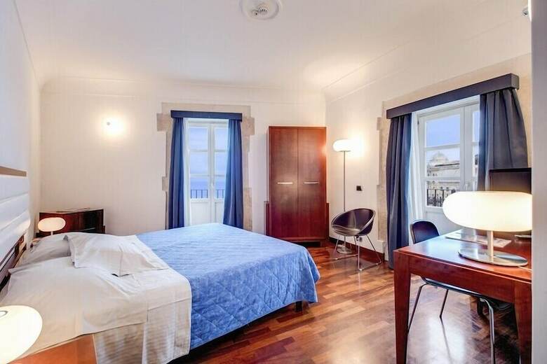 Royal Maniace Hotel