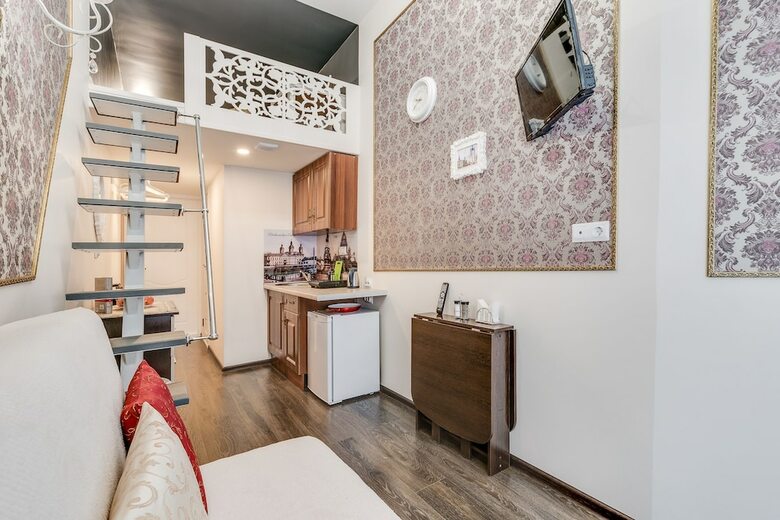 Sokroma Aristocrat Home Aparts