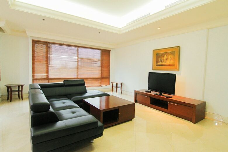 Luxurious 2 Bedroom Scbd Suites Apartment By Travelio