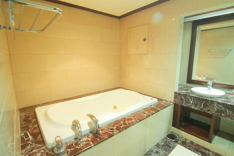 Luxurious 2 Bedroom Scbd Suites Apartment By Travelio