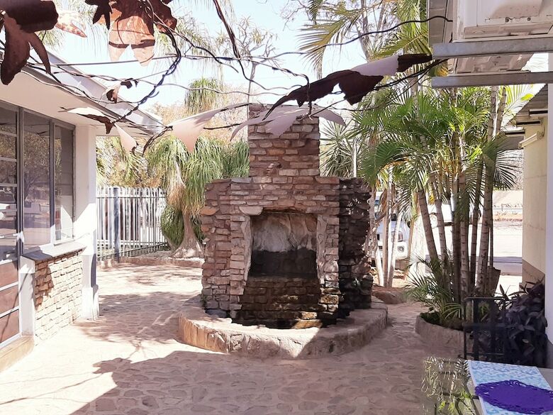 Hotel Herberg Guest House & Coffee Shop