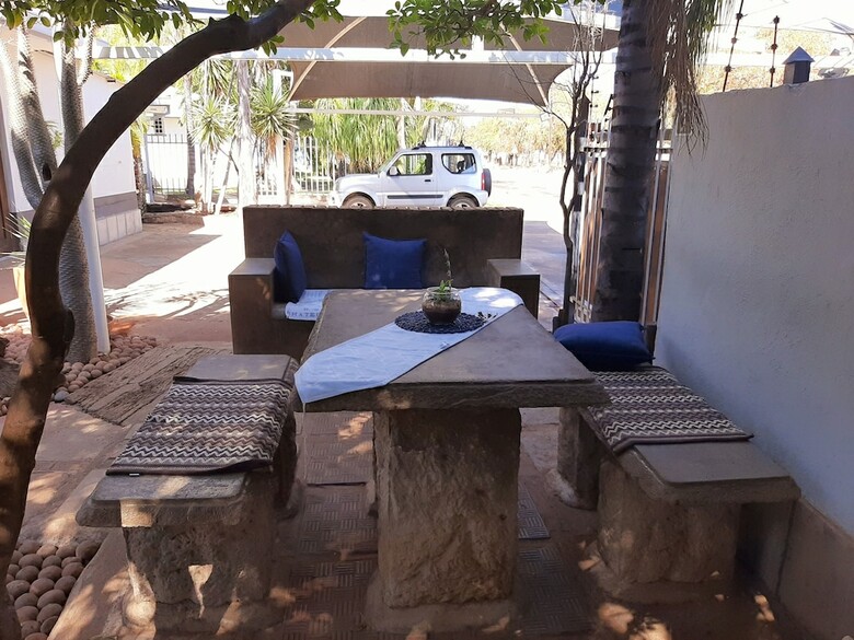Hotel Herberg Guest House & Coffee Shop