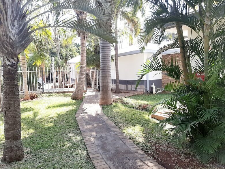 Hotel Herberg Guest House & Coffee Shop