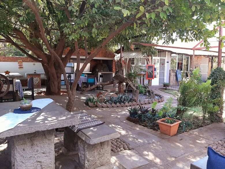 Hotel Herberg Guest House & Coffee Shop