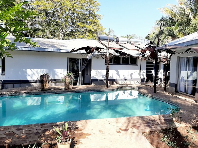 Hotel Herberg Guest House & Coffee Shop