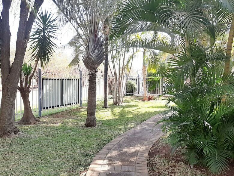 Hotel Herberg Guest House & Coffee Shop