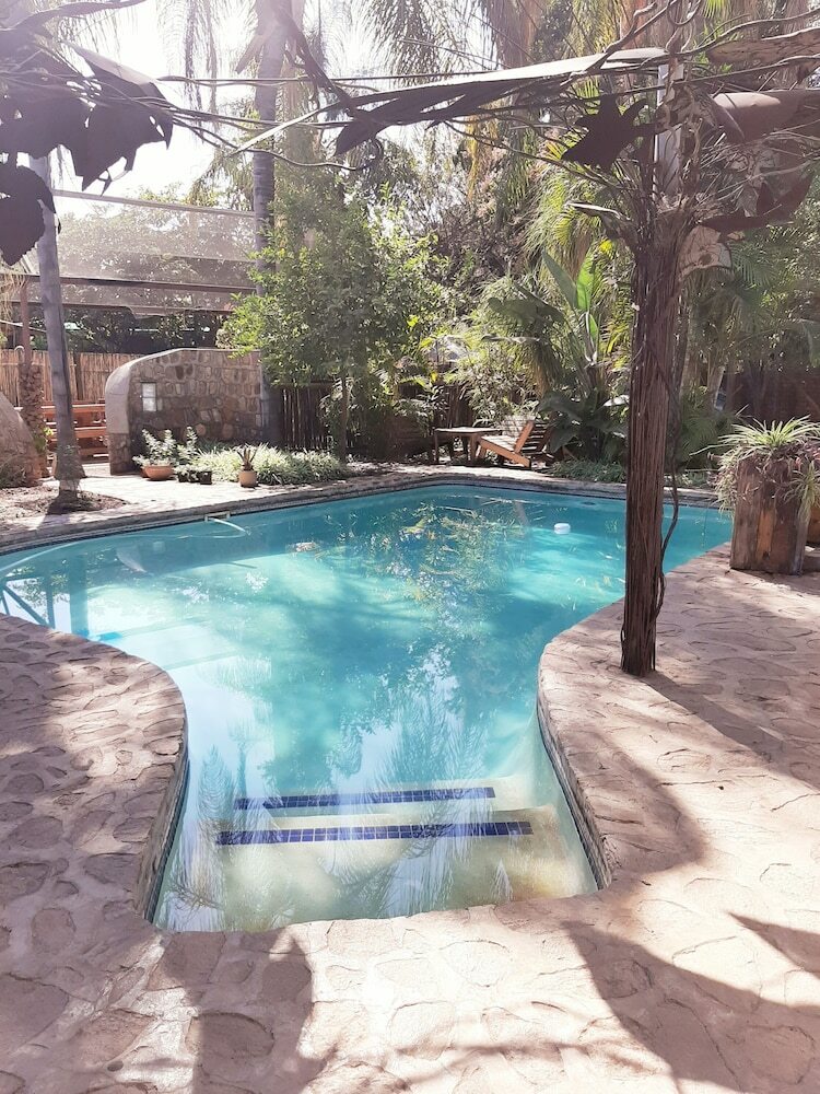 Hotel Herberg Guest House & Coffee Shop