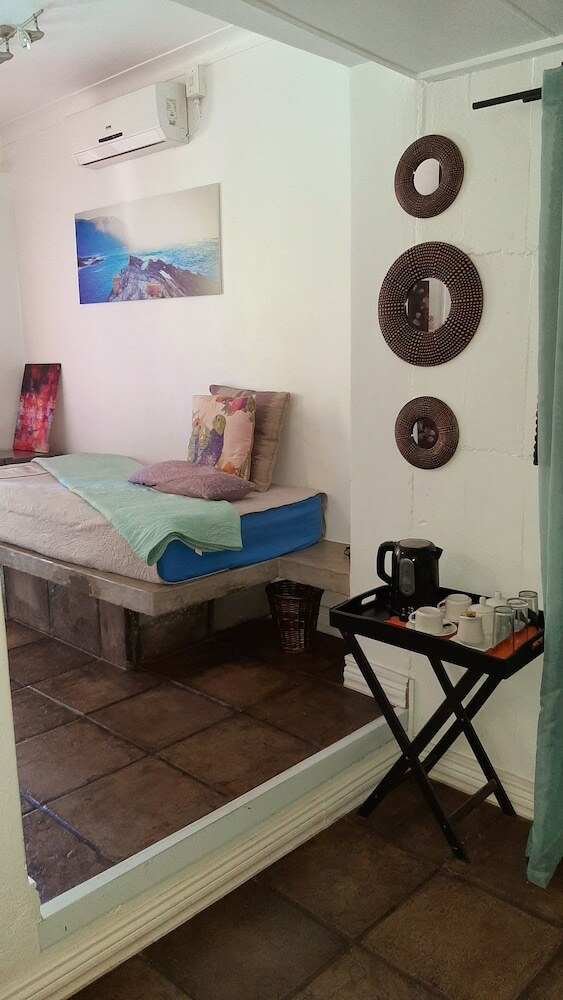 Hotel Herberg Guest House & Coffee Shop