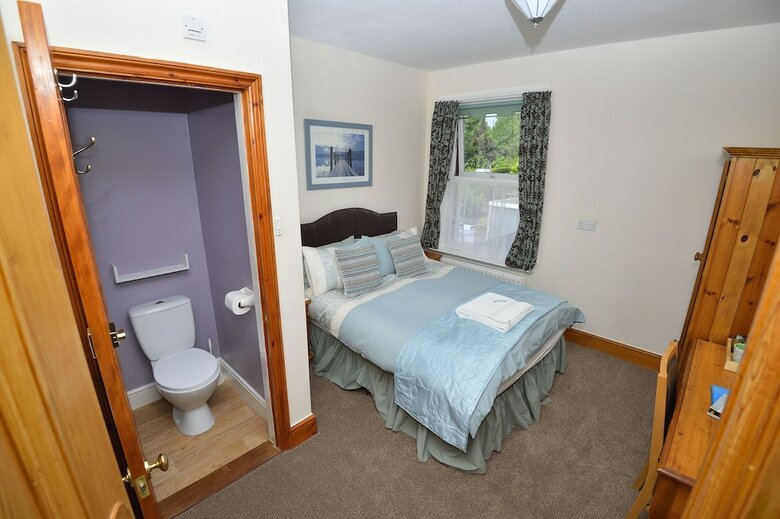 Bed & Breakfast Home From Home Guesthouse