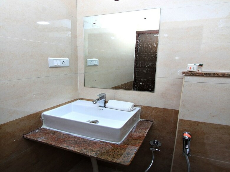 Hotel Oyo 11927 Varcity Imperium