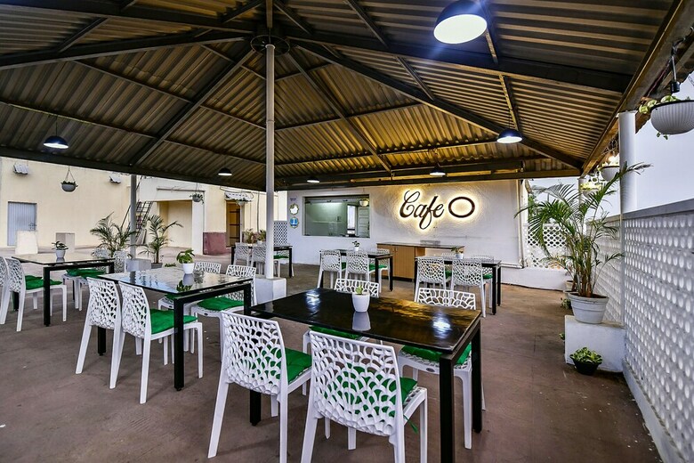 Hotel Oyo 11927 Varcity Imperium