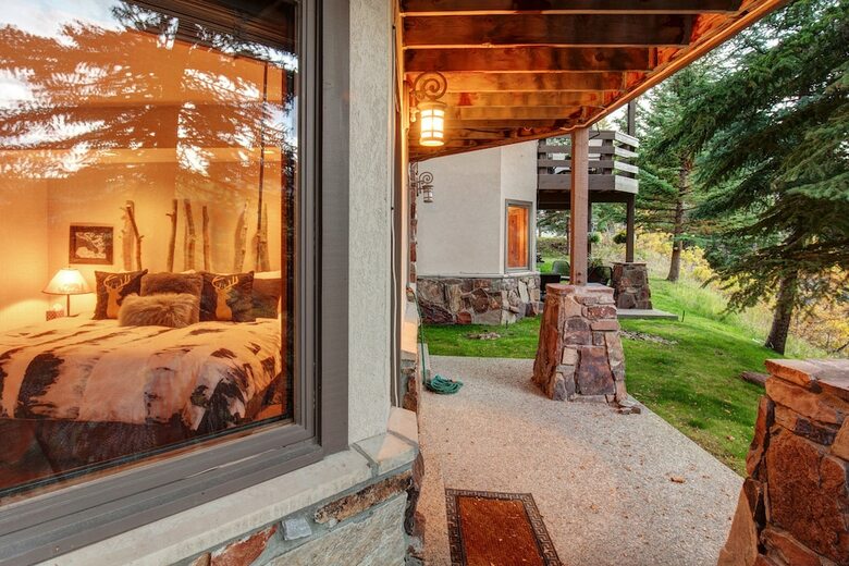 Abode At Ontario Lodge