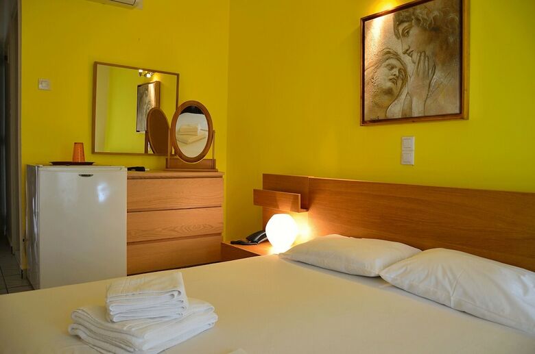 Saron Hotel