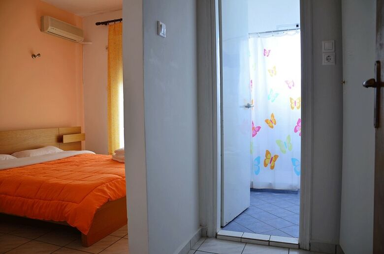Saron Hotel