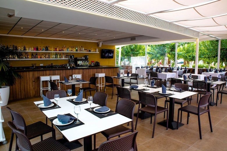 Hotel Restaurante Villa Ceut�