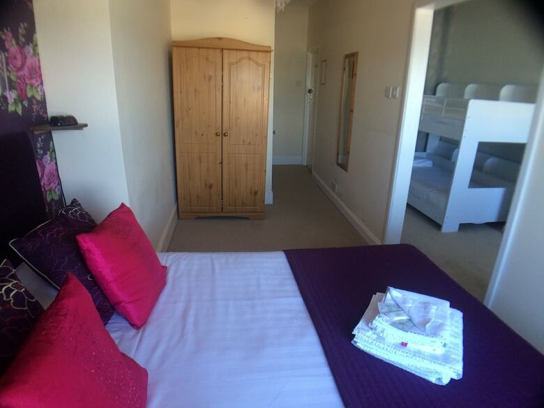 Marina Court Hotel