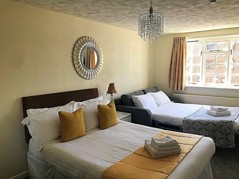 Marina Court Hotel