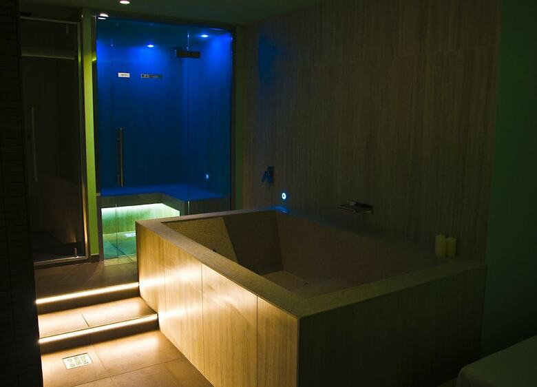 Hotel Ambruosi Village Resort & Spa