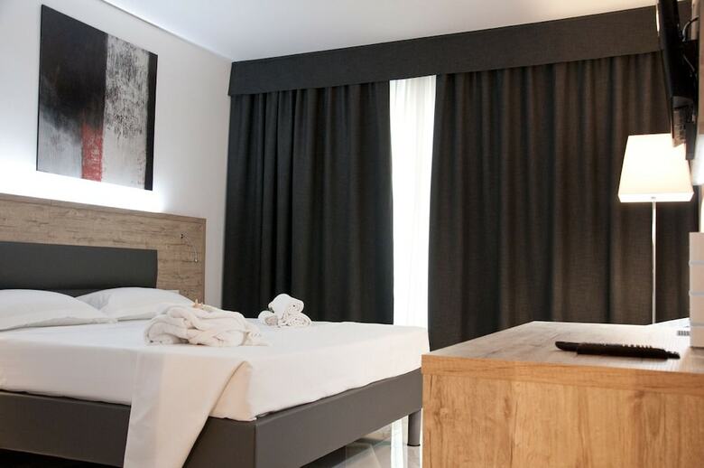 Hotel Ambruosi Village Resort & Spa