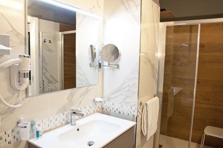Hotel Ambruosi Village Resort & Spa