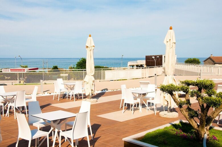 Hotel Ambruosi Village Resort & Spa