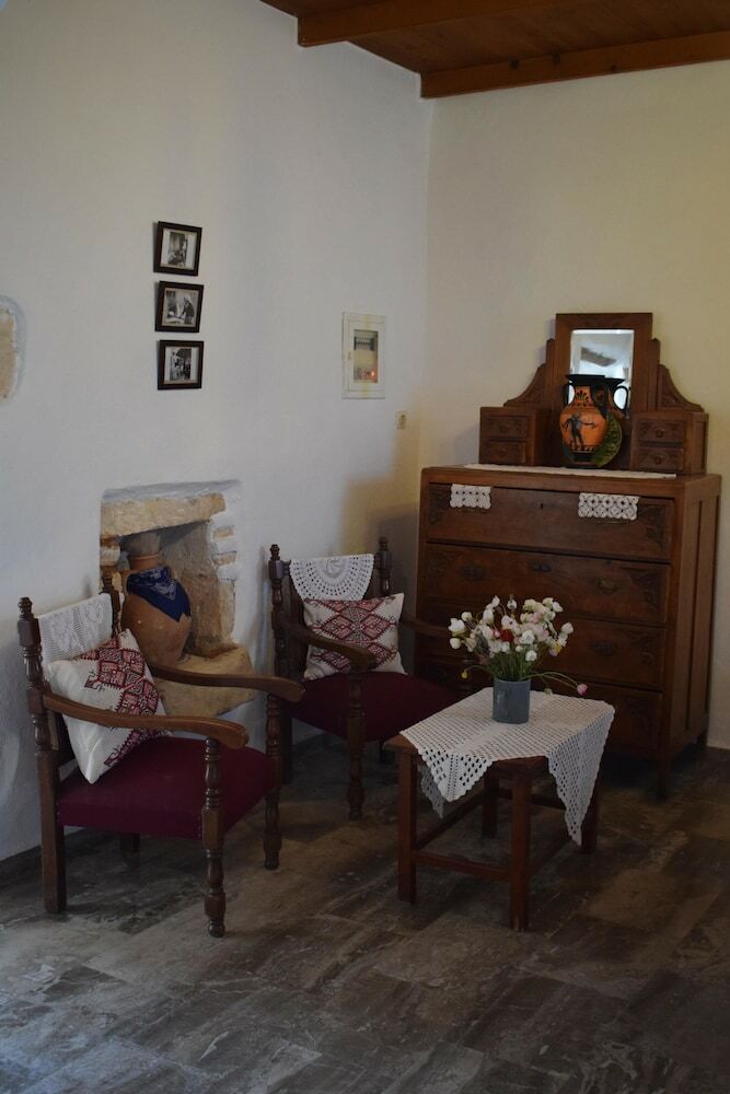 Hotel Eirini's Stone House