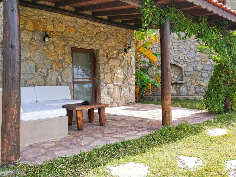 Zephyros Hotel