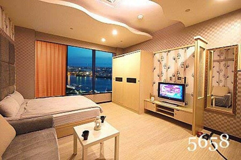 Hotel 85 Holiday (B&b)