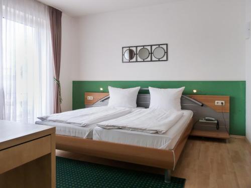 City Hotel