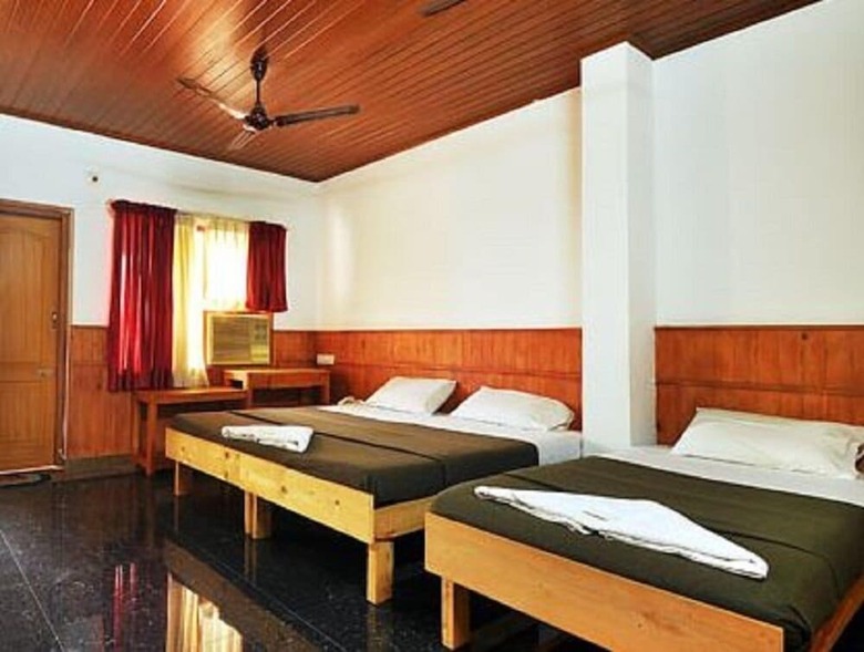 Hotel Oval Palace